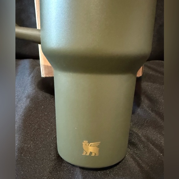 New 40oz Stanley Forest Green with Flip Top Straw - Picture 5 of 6